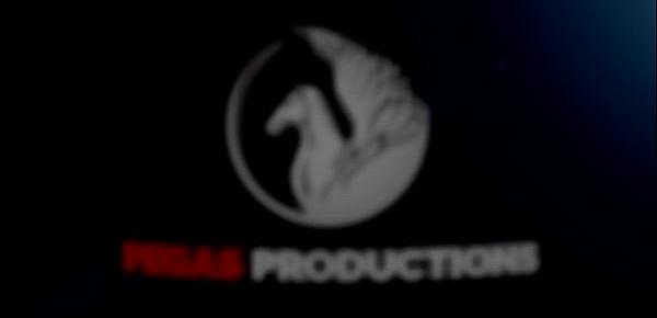  Pegas Productions - Vandal Vyxen Fourrée par son Gérant